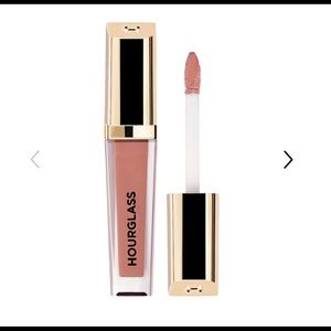 Hourglass Velvet Story Lip Cream in Hint - beige honey